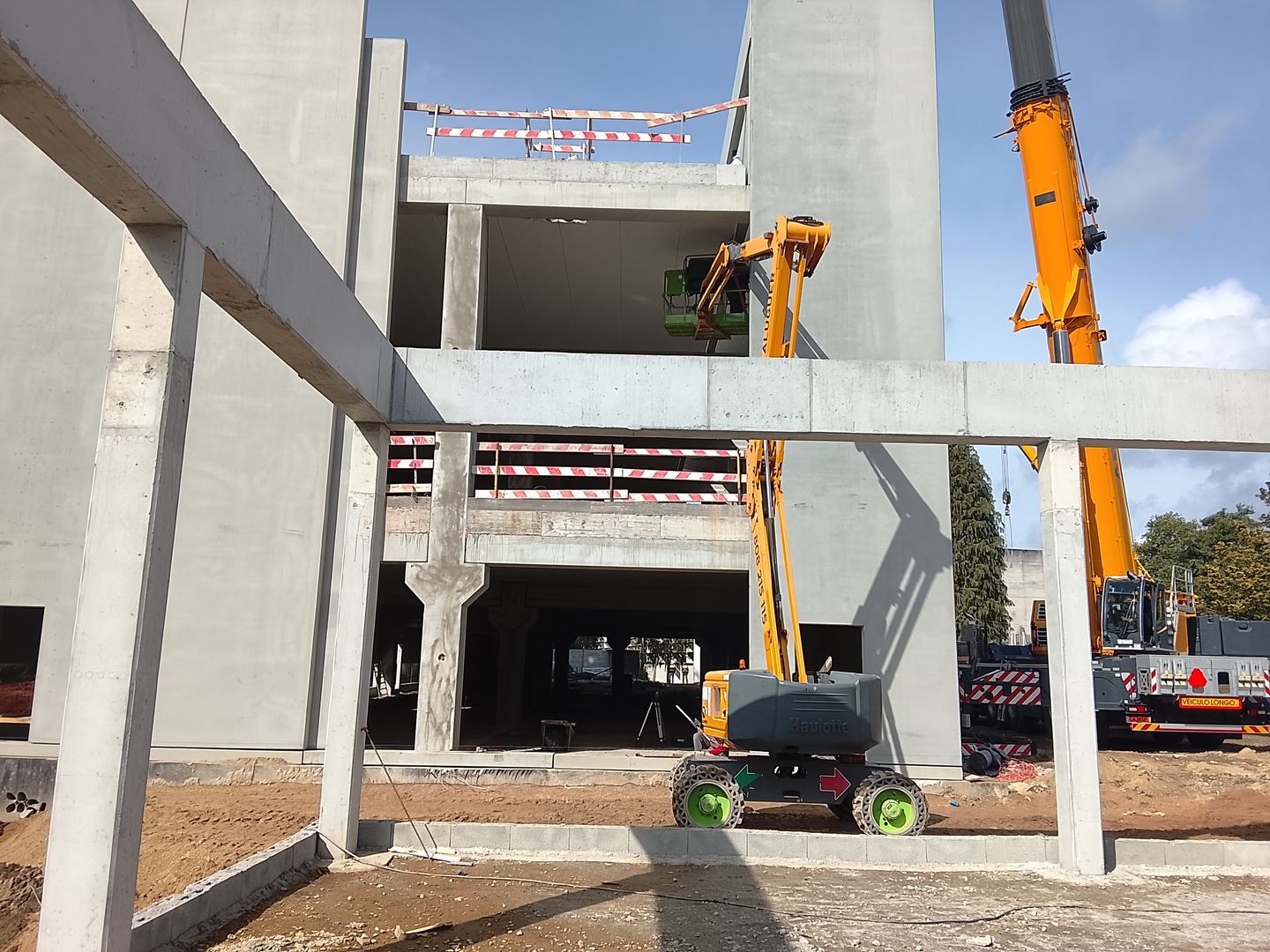 Registo fotográfico da construção do Centro Nacional de Computação Avançada (CNCA)